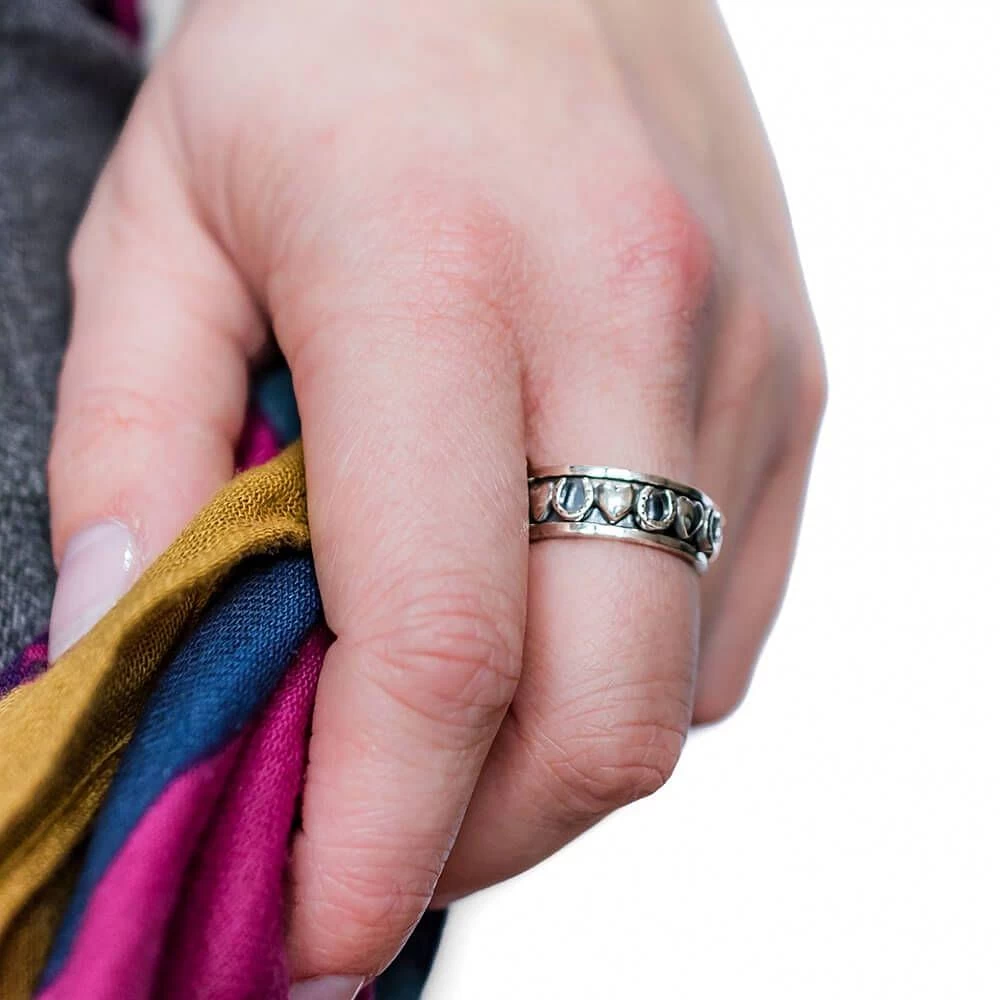 Hiho Silver Exclusive Sterling Silver Hearts & Horseshoes Spinner Ring 4 Hiho Silver Exclusive Sterling Silver Hearts & Horseshoes Spinner Ring - Image 2